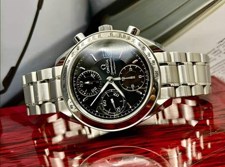 Speedmaster Date Automatic Chronograph ขนาด 39 มม.