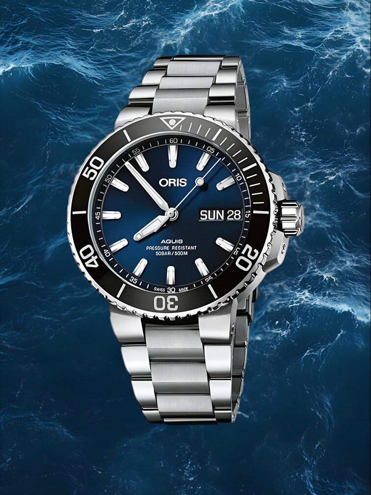 นาฬิกาสีเงินทั้งหมดพร้อมขอบเบเซิลสีดำและหน้าปัดสีน้ำเงินเข้ม ดีไซน์ที่หรูหราและโดดเด่น