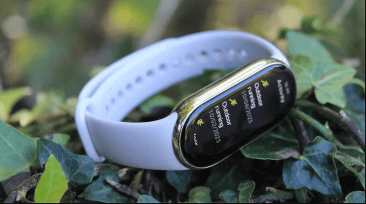 การติดตามกิจกรรมของคุณรวมถึงจำนวนก้าวเดิน, แคลอรี่ที่เผาผลาญ, และระยะเวลาในการเคลื่อนไหว ช่วยให้คุณสามารถติดตามความคืบหน้าของการออกกำลังกายได้อย่างง่ายดาย