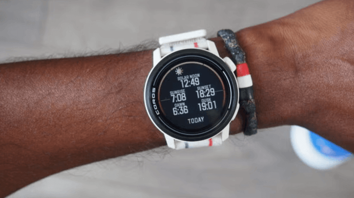 หน้าจอ AMOLED ขนาด 1.28 นิ้ว ที่มีความละเอียดสูง ให้ภาพคมชัดและสีสันสดใส