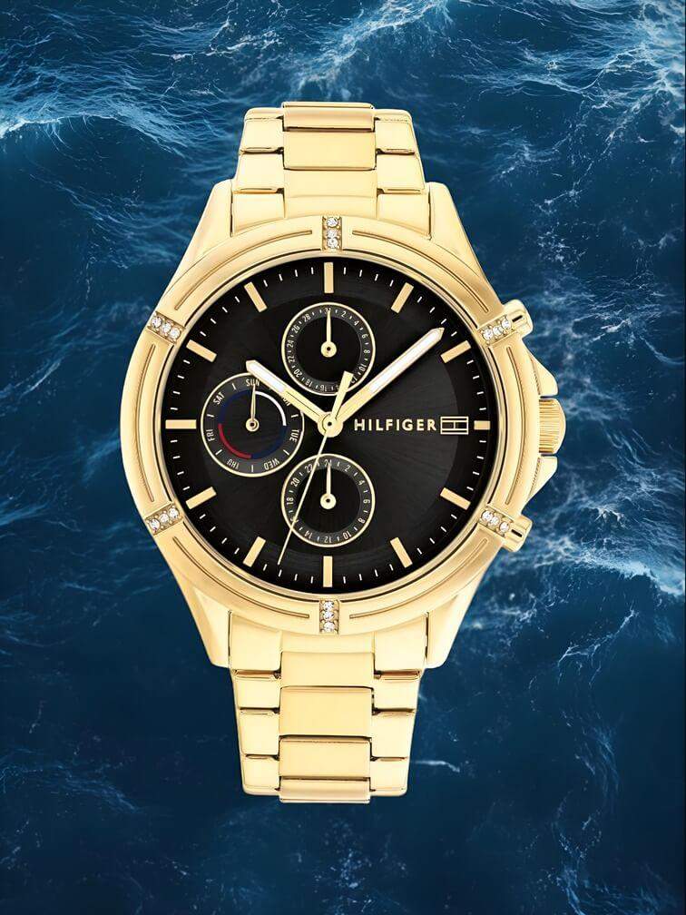 นาฬิกาทองคำทั้งหมดพร้อมหน้าปัดสีดำขนาดใหญ่และโครโนกราฟ