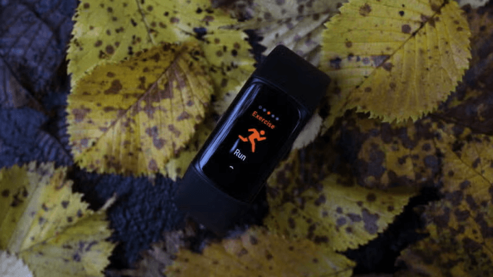 ภาพฟีเจอร์ตรวจจับการออกกำลังกายอัตโนมัติที่ข้อมือ ช่วยบันทึกกิจกรรมโดยไม่ต้องกดเริ่มเอง