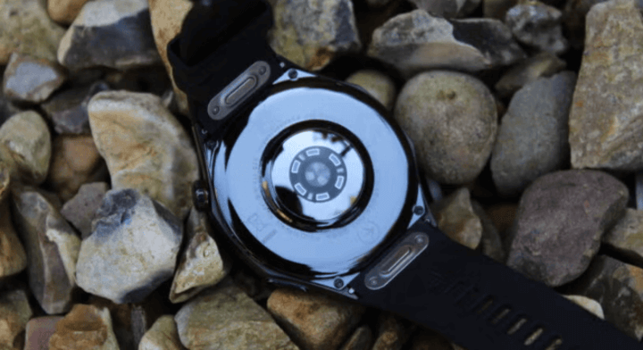 ด้านหลังแสดงการออกแบบและเซ็นเซอร์สุขภาพ