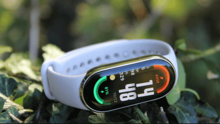 อายุการใช้งานแบตเตอรี่ที่ยาวนานถึง 14 วันจากการชาร์จเพียงครั้งเดียว ช่วยให้คุณไม่ต้องกังวลเกี่ยวกับการชาร์จบ่อยๆ และสามารถใช้งานได้อย่างต่อเนื่อง