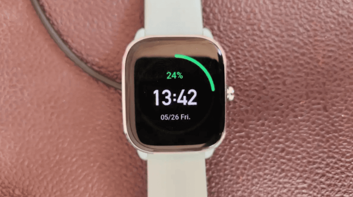 การชาร์จแบตเตอรี่ใช้เวลาชาร์จเร็วและรองรับโหมดประหยัดพลังงานเพื่อยืดอายุการใช้งาน