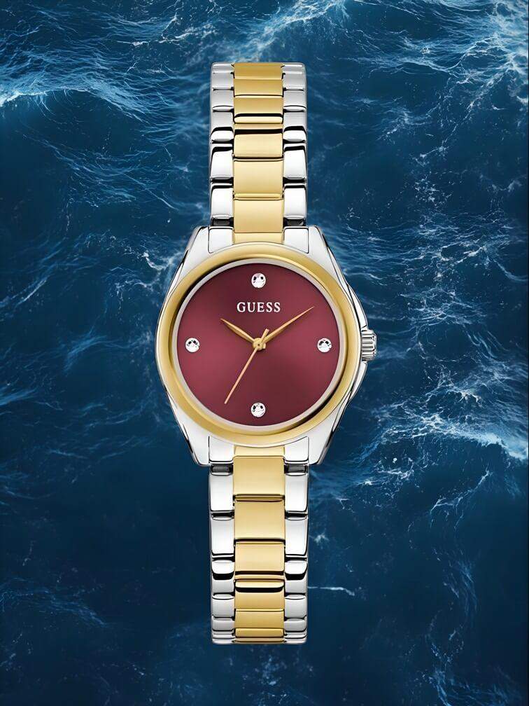 นาฬิกาข้อมือสีเงินพร้อมหน้าปัดสีน้ำเงิน ดีไซน์สวยงามและทันสมัย เหมาะสำหรับการใช้งานในชีวิตประจำวัน