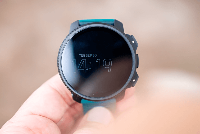 หน้าจอ Vertical 2 มองเห็นชัดเจนแม้กลางแดดจ้า ให้หน้าจอคอนทราสต์สูงและอ่านง่ายสำหรับกิจกรรมกลางแจ้ง