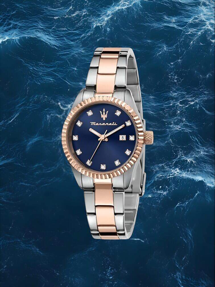 รุ่นตัวเรือนเงินทองพร้อมหน้าปัดสีน้ำเงินเข้ม