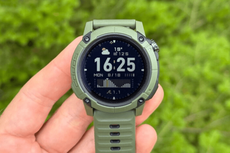 หน้าจอกลางแจ้ง คมชัด มองเห็นชัดเจนกลางแจ้ง พร้อมฟีเจอร์ติดตามกิจกรรมและสุขภาพ