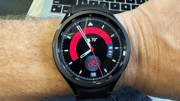 หน้าจอ AMOLED ที่คมชัดและสดใส