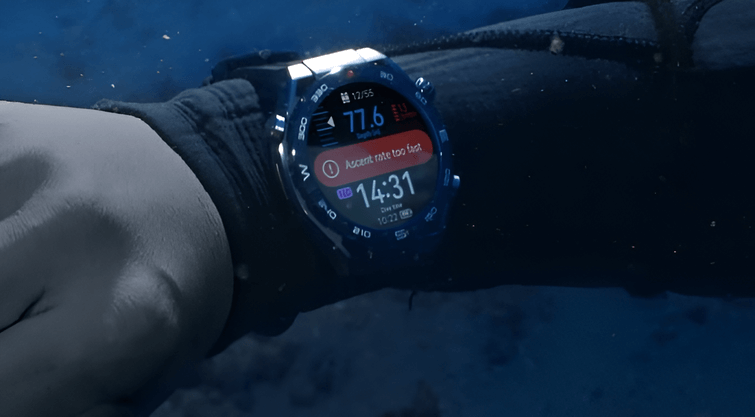 โหมดดำน้ำกันน้ำ 10 ATM พร้อมติดตามความลึกและแจ้งเตือนความปลอดภัยสำหรับกิจกรรมใต้น้ำ