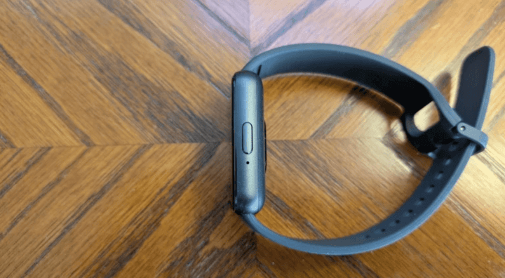 āļāļēāļĢāļāļāļāđāļāļ Galaxy Fit 3 āļāļĩāđāļĄāļĩāļāļ§āļēāļĄāđāļāļĢāļĩāļĒāļ§āļāļēāļāđāļĨāļ°āļāļąāļāļŠāļĄāļąāļĒ āļāļĢāđāļāļĄāļŦāļāđāļēāļāļ AMOLED āļāļĩāđāļāļĄāļāļąāļāđāļĨāļ°āļāđāļģāļŦāļāļąāļāđāļāļē