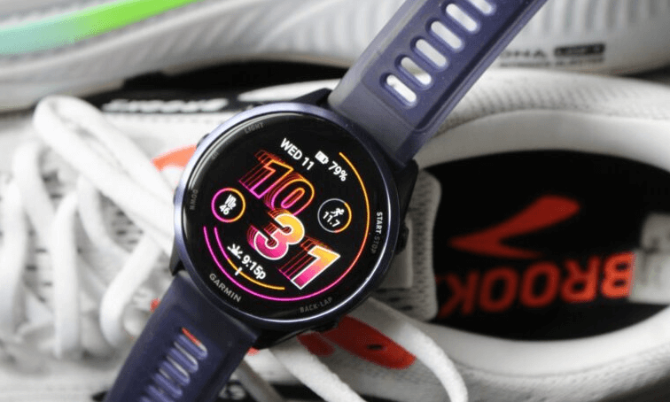 AMOLED คมชัด แสดงข้อมูลการวิ่งและการฝึกซ้อมเพื่อการติดตามสมรรถภาพร่างกาย