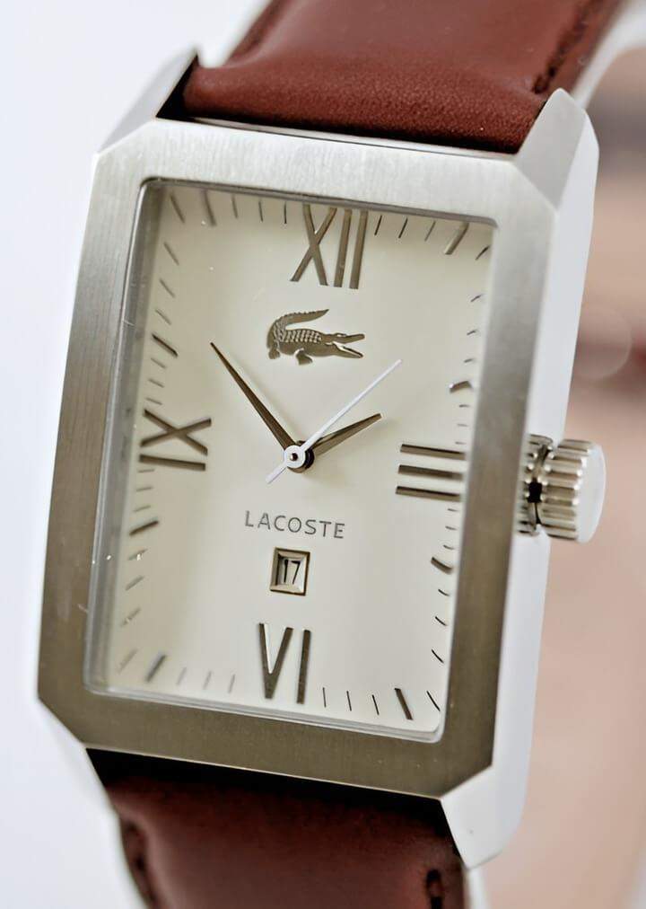 นาฬิกาดูคลาสสิกเป็นของขวัญที่ใส่ใจ มีดีไซน์ที่ไร้กาลเวลาและสไตล์ที่สง่างาม เหมาะสำหรับทุกโอกาส