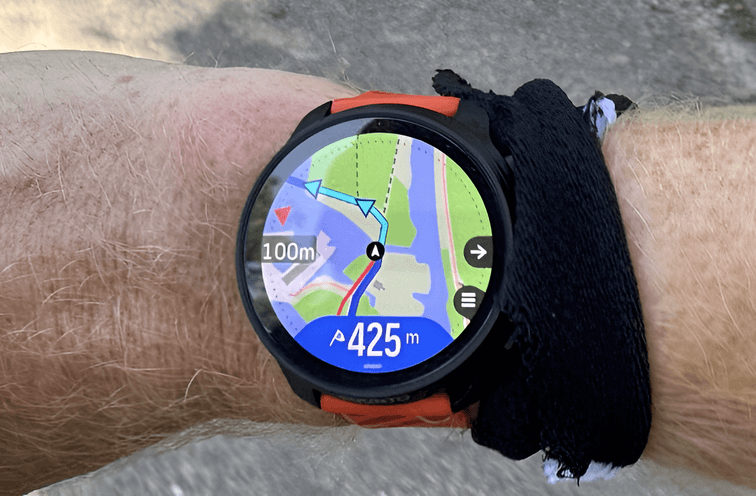 ฟีเจอร์ GPS ความแม่นยำสูงแบบ Dual-band และ Multi-GNSS สำหรับวิ่งเทรล ปั่นจักรยาน เดินป่า และกีฬาเอ็นดูแรนซ์กลางแจ้ง