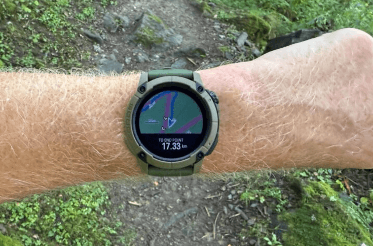 ฟีเจอร์ GPS กลางแจ้ง แสดงตำแหน่งแบบเรียลไทม์ เหมาะสำหรับการเดินป่า การเดินทาง และกิจกรรมผจญภัย