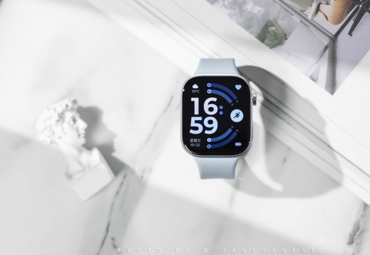 หน้าจอ Xiaomi Redmi Watch 6 แบบ AMOLED ขนาด 2.07 นิ้ว มุมมองชัดเจน สีสันสดใส ความสว่างสูงถึง 2000 nits พร้อมการใช้งานกลางแจ้งและในร่ม