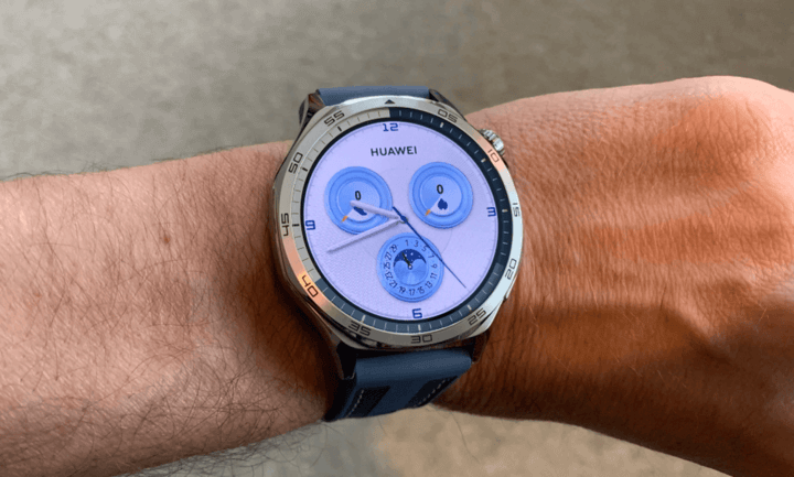 Watch GT5 แสดงมือจับ, โครโนกราฟ และฟังก์ชัน Moon Phase