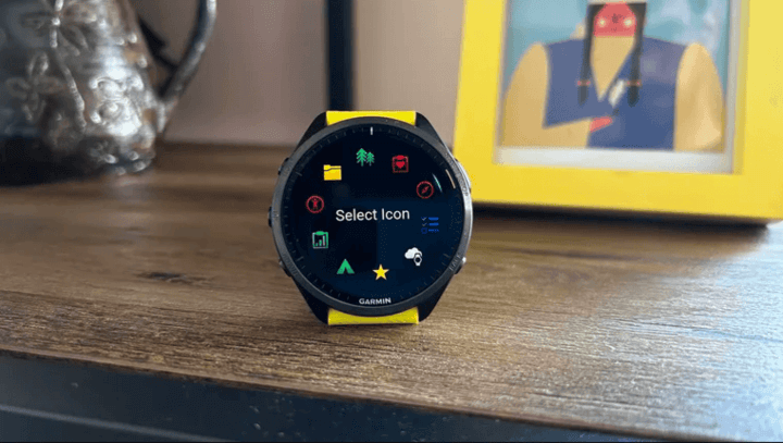 หน้าจอหลักแสดงไอคอนหลักสำหรับการออกกำลังกาย, การเต้นของหัวใจ, การแจ้งเตือน และการเชื่อมต่อ