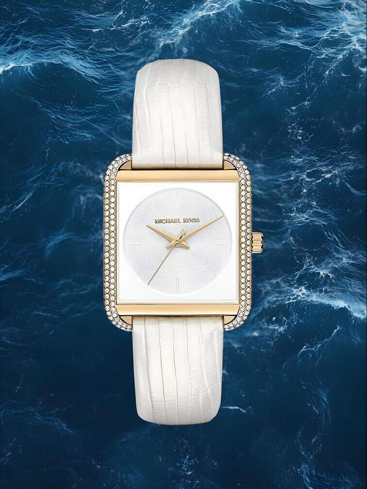 นาฬิกาสี่เหลี่ยมทรงคลาสสิกบนสายหนังสีขาว สวยหรูโดดเด่น