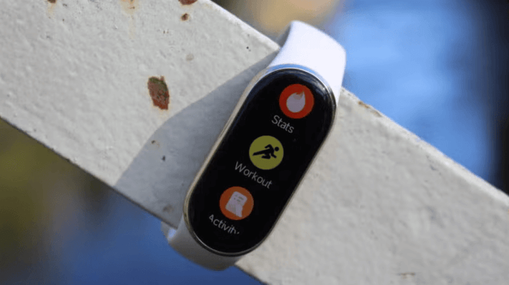 คุณสมบัติหลัก ได้แก่ การติดตามการออกกำลังกาย, การวัดแคลอรี่และจำนวนก้าวเดิน ช่วยให้ติดตามสุขภาพและกิจกรรมได้ง่ายขึ้น