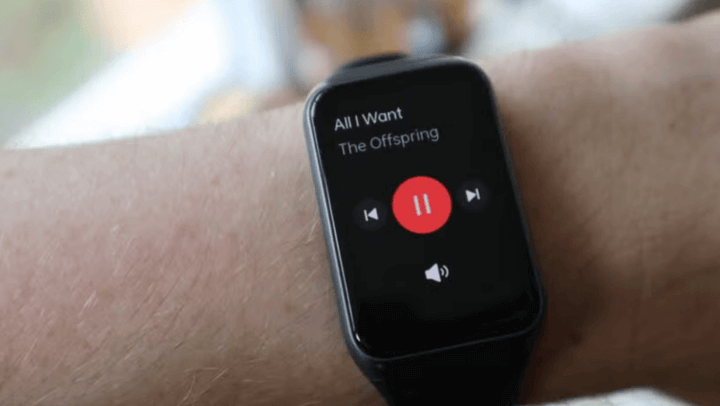 ฟีเจอร์ควบคุมเพลงที่ช่วยให้คุณสามารถปรับเสียงและควบคุมเพลงได้อย่างสะดวกจากข้อมือ