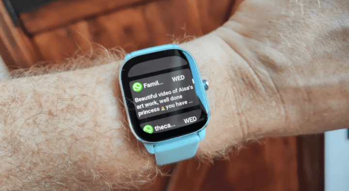 ระบบการแจ้งเตือนที่รองรับการแจ้งเตือนจากการโทร ข้อความ และแอปพลิเคชันต่างๆ ช่วยให้คุณไม่พลาดทุกการติดต่อสำคัญ