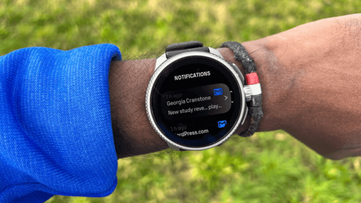 ระบบการแจ้งเตือนที่มีประสิทธิภาพ ช่วยให้คุณไม่พลาดทุกการติดต่อสำคัญจากการโทร ข้อความ และแอปต่างๆ