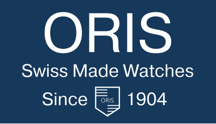 โลโก้ Oris บนพื้นหลังสีน้ำเงินเข้ม แสดงถึงแบรนด์นาฬิกาสวิสพรีเมียม