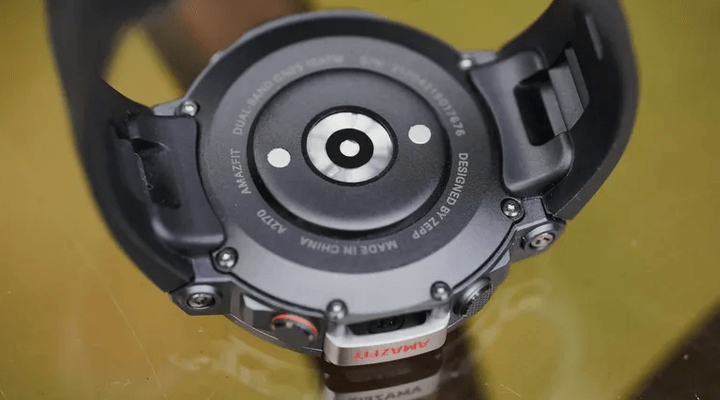 เซ็นเซอร์ติดตามสุขภาพที่ด้านหลังนาฬิกา T-Rex 2