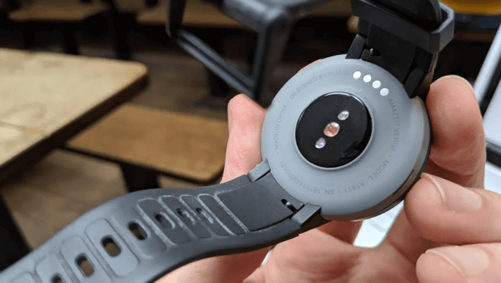 เซ็นเซอร์สมาร์ทวอทช์ที่มีเทคโนโลยีตรวจจับการออกกำลังกายและสุขภาพ