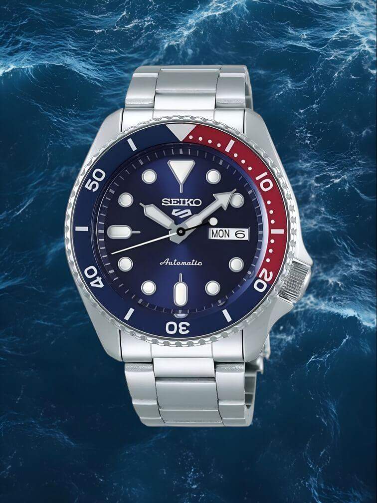 นาฬิกาตัวเรือนเงิน ขอบสีฟ้า-แดงและหน้าปัดสีน้ำเงินเข้ม ดีไซน์สปอร์ตสุดเท่