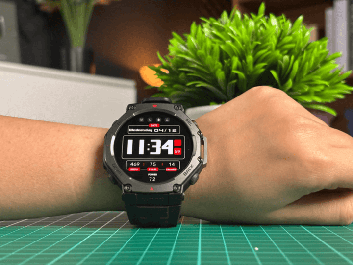 หน้าจอ AMOLED ขนาด 1.39 นิ้วของ T-Rex 3 แสดงภาพที่คมชัด สีสันสดใส