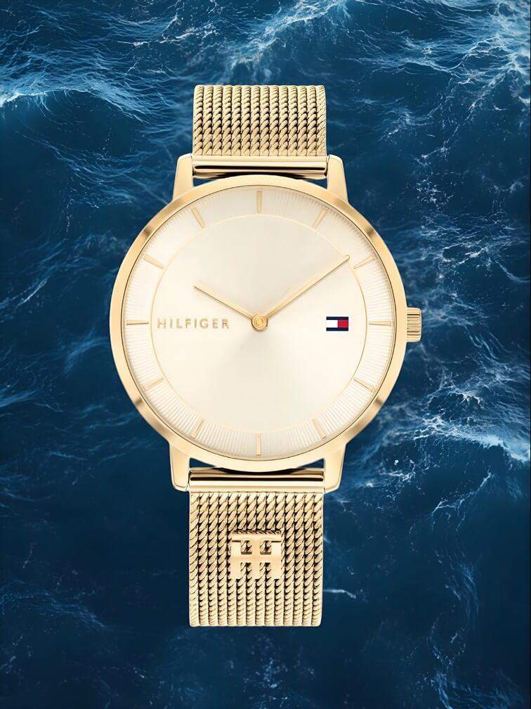 นาฬิกาทองคำทั้งหมดพร้อมหน้าปัดสีขาวและดีไซน์ที่ดูทันสมัย