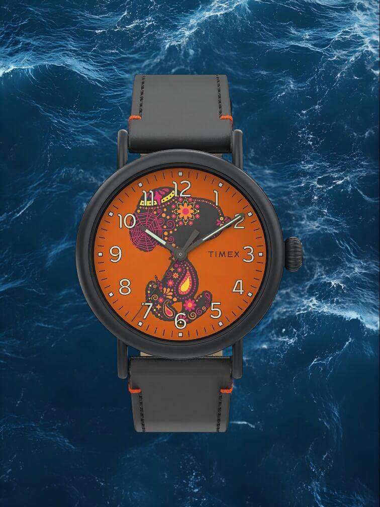 รุ่นหน้าปัดสีส้ม ตัวเรือนเงินกับสายหนังสีดำ