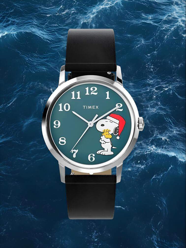 นาฬิกาตัวเรือนสีเงินพร้อมหน้าปัดสีเขียวเข้มและสายหนังสีดำ ดีไซน์หรูหราสง่างาม