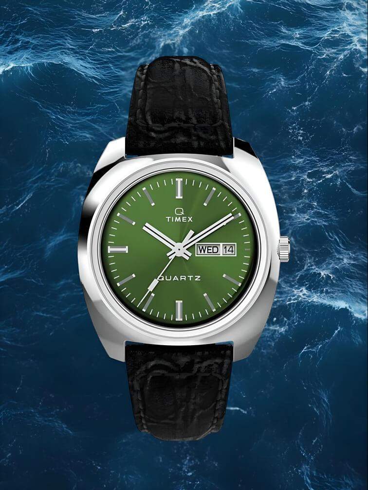 นาฬิกากรอบเงินบนสายหนังสีดำ พร้อมหน้าปัดสีเขียว ดูมีสไตล์และโดดเด่น