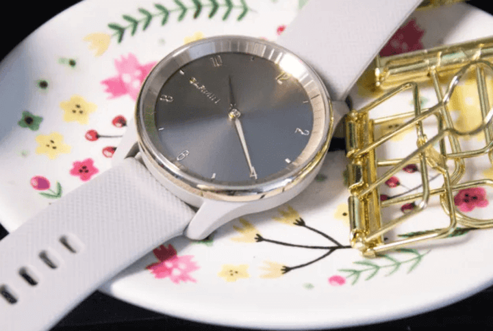 Vivomove Trend ดีไซน์หรูหราสไตล์คลาสสิก พร้อมหน้าจอสัมผัสซ่อนใต้หน้าปัดอนาล็อก