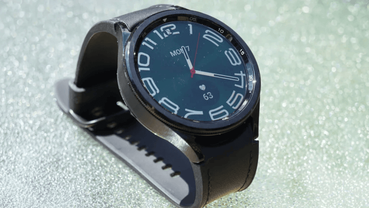 การออกแบบที่หรูหราของ Watch 6 Classic ด้วยหน้าปัดสเตนเลสสตีลและดีไซน์ทันสมัยสำหรับทุกสไตล์