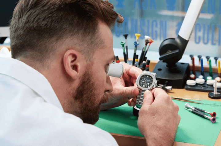 การตรวจสอบนาฬิกาแบรนด์สวิสหรูหราระดับพรีเมียม