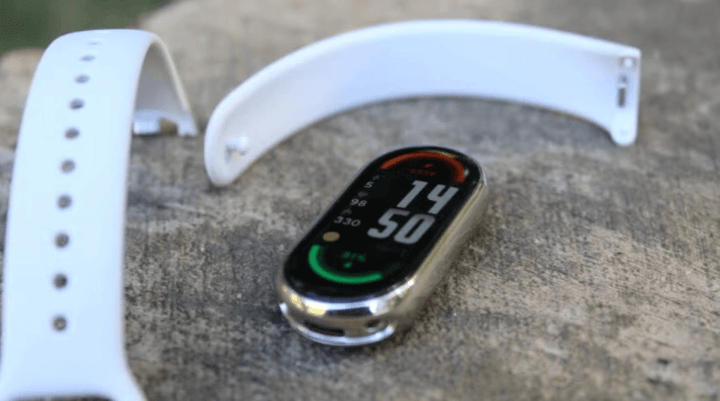 การออกแบบที่ทันสมัยและทนทาน พร้อมวัสดุที่แข็งแรงและสายรัดที่สามารถปรับได้เพื่อความสะดวกสบายในการสวมใส่ตลอดทั้งวัน