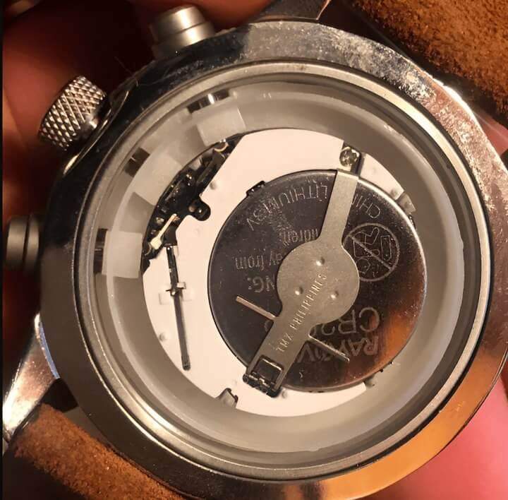 กลไกควอตซ์ในนาฬิกา Waterbury แสดงการทำงานของระบบควอตซ์ที่แม่นยำ